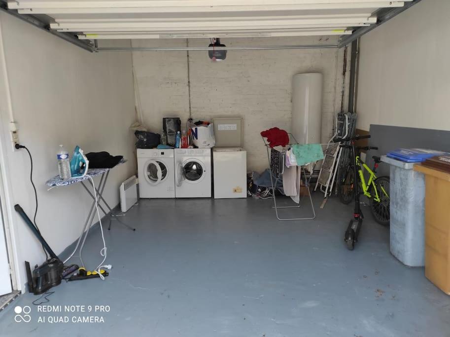 38 Maison Entiere,Place De Parking Et Garage Pour Moto Velo A La Demande Dunkirk Luaran gambar